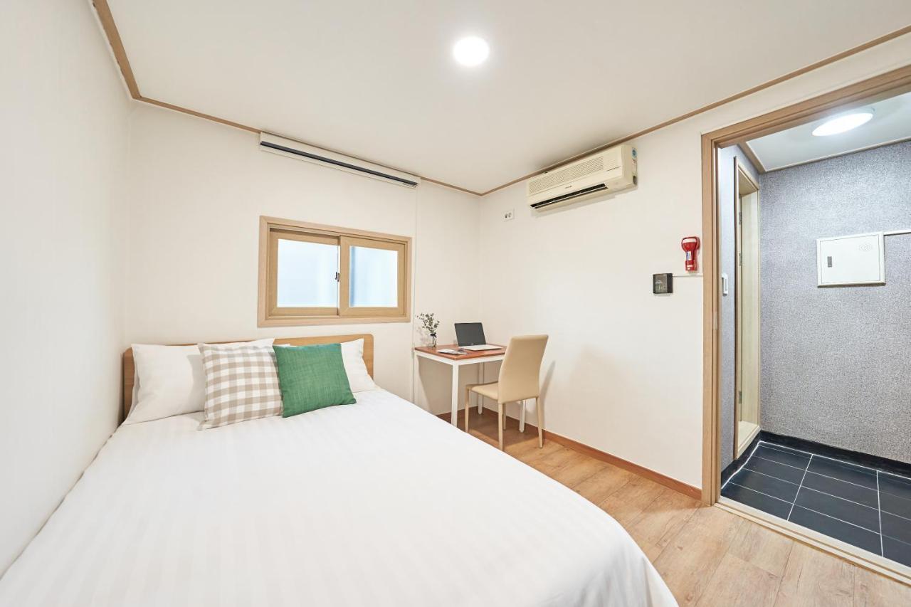 K'Stay Sinchon Seoul Bagian luar foto