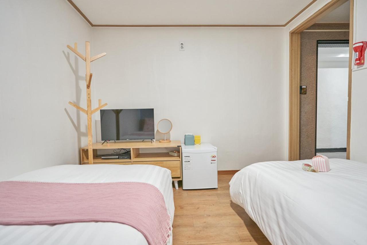 K'Stay Sinchon Seoul Bagian luar foto