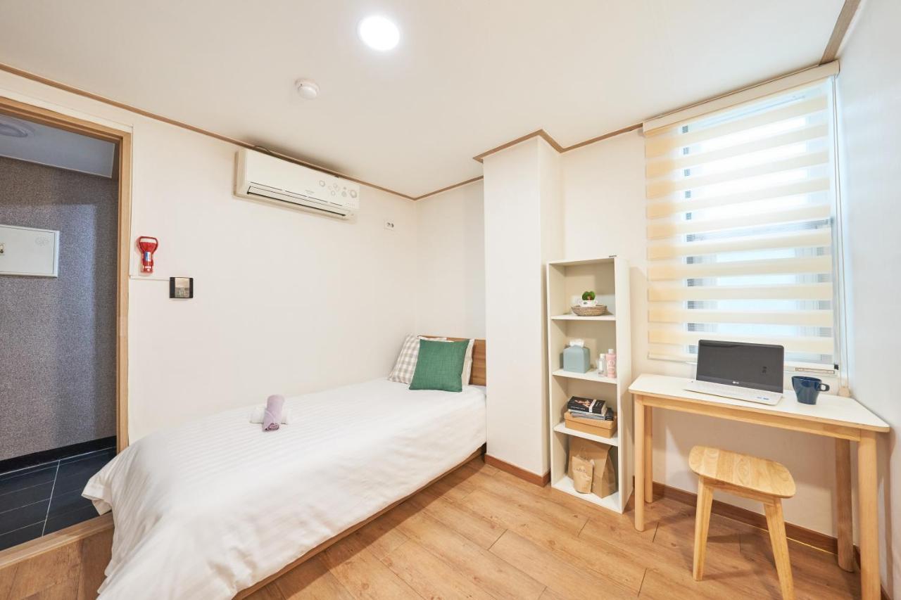 K'Stay Sinchon Seoul Bagian luar foto