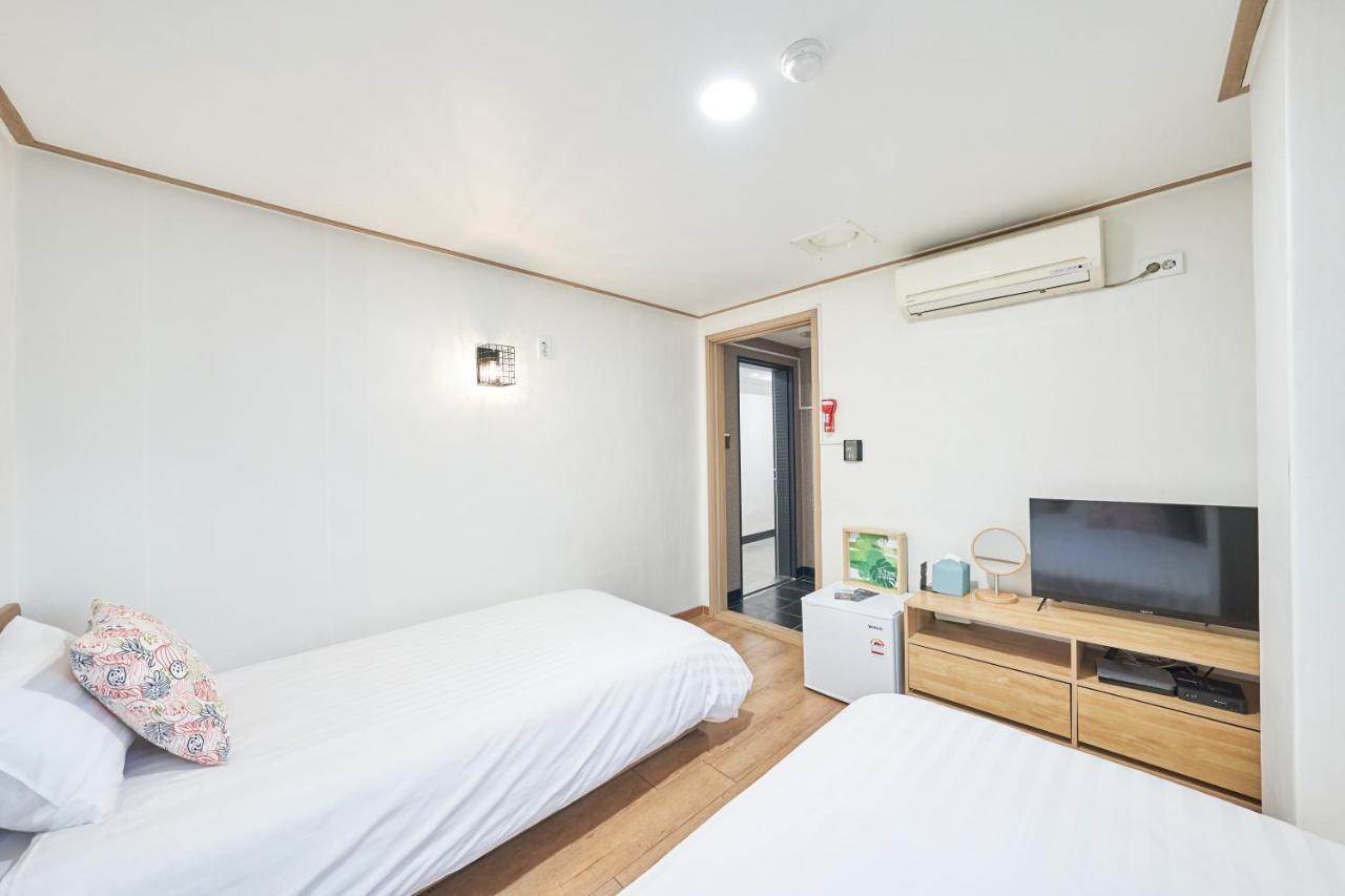 K'Stay Sinchon Seoul Bagian luar foto