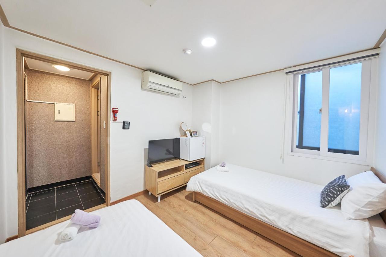 K'Stay Sinchon Seoul Bagian luar foto
